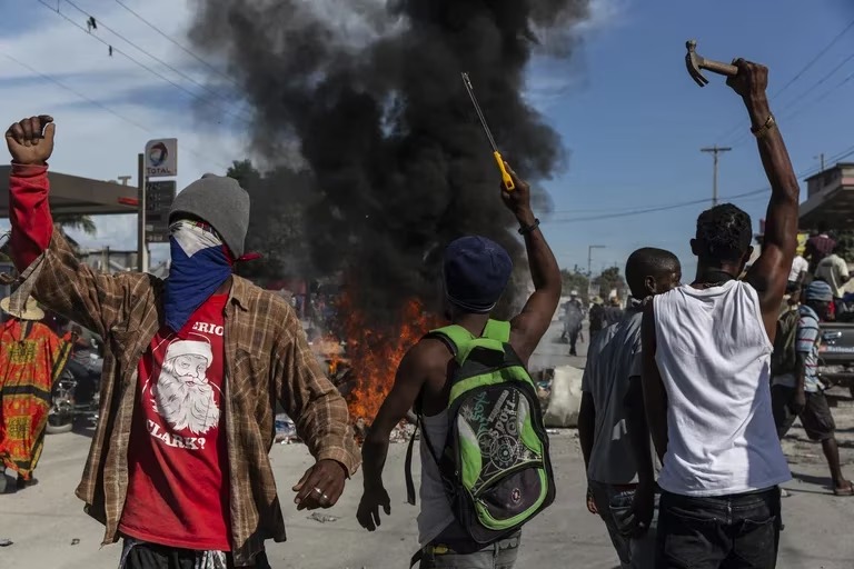 Violencia entre bandas criminales en Haití ha dejado más de 2 mil 400 muertos