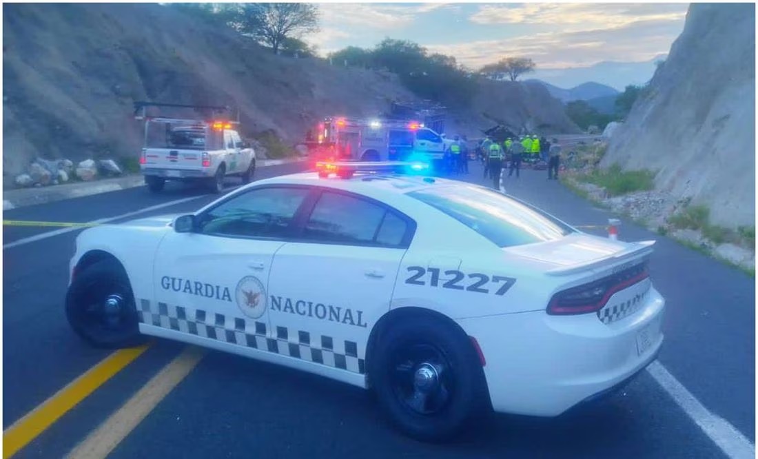Confirman 16 muertos por accidente carretero en Oaxaca