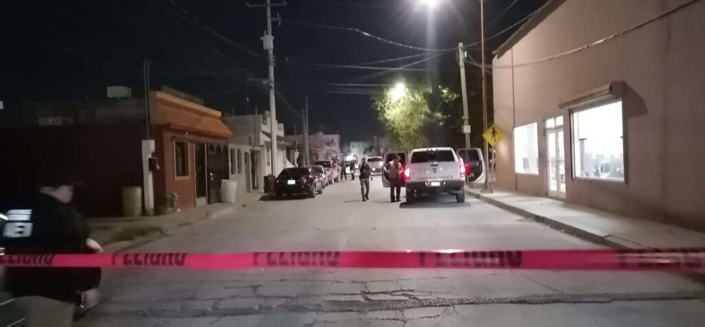 Lo dejan herido de gravedad tras atacarlo a balazos en calles de Juárez