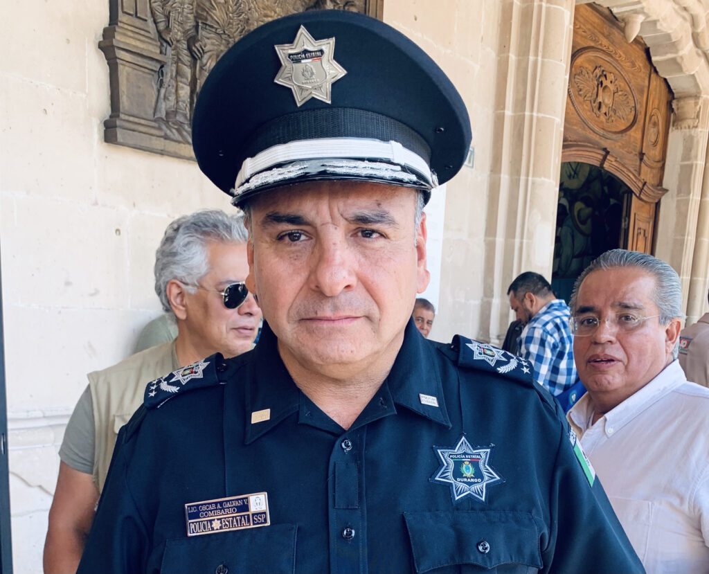 Policía certificada, buen salario y más seguridad en Durango: Oscar Galván