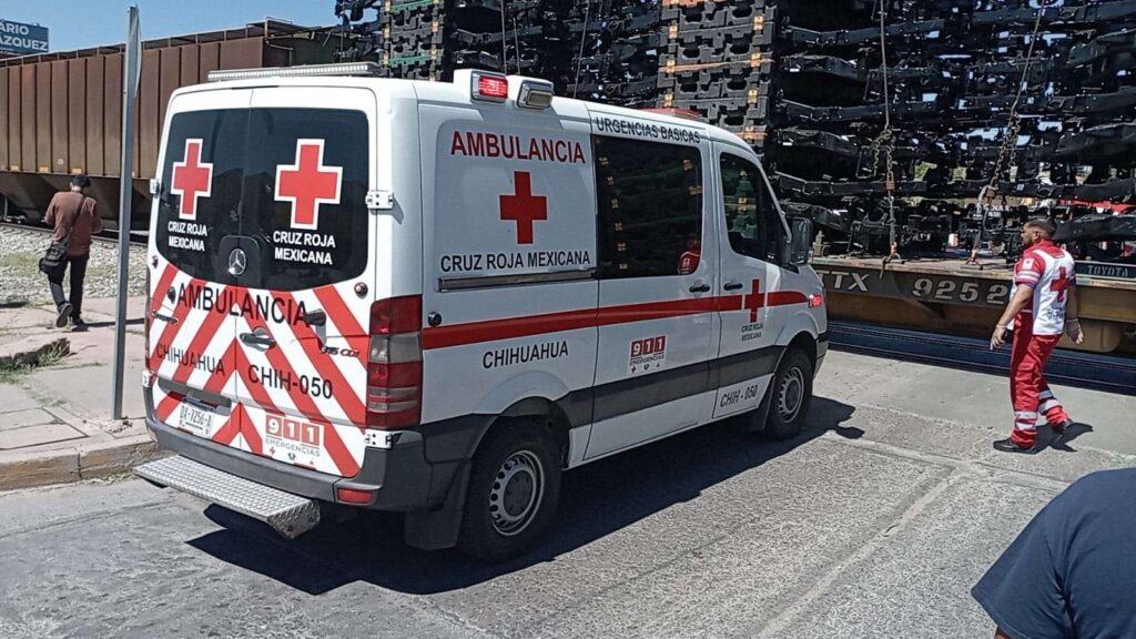 Mujer de 65 años intentó cruzar las vías del tren y este la golpea 