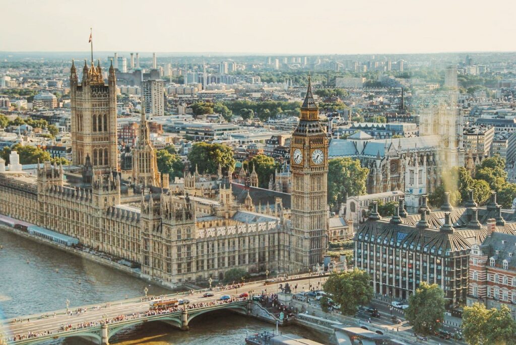 Empleado del Parlamento británico es detenido bajo sospecha de ser un espía chino