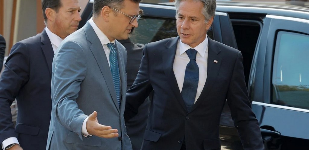 Antony Blinken visita Ucrania y anuncia un nuevo paquete ayuda de mil millones de dólares