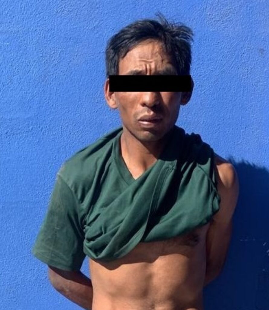 Violentó sexualmente a su hijo, lo busca y lo somete amarrandole las manos