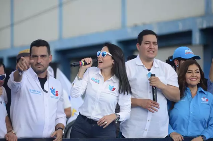 Arranca la segunda vuelta de las elecciones presidenciales en Ecuador
