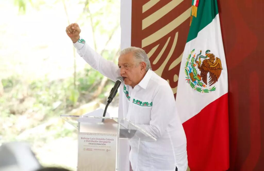 Ni disfrazándose regresarán los corruptos, afirma AMLO