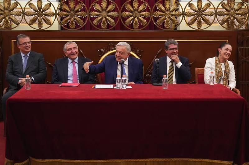 AMLO entregará “bastón de mando” a corcholata ganadora antes de viajar a Sudamérica