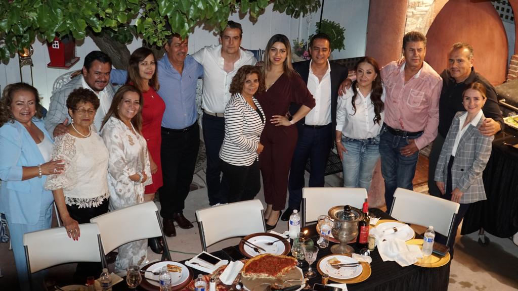 Paisanos recibieron a Toño Ochoa en Chicago, les brindó beneficios