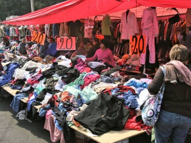 Desempleados de Carhartt, han llegado a los tianguis a vender, tienen que trabajar: FTI