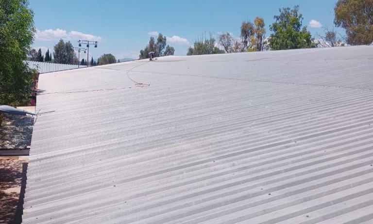 Realizan reparación de goteras en el Auditorio Vicente Guerrero  