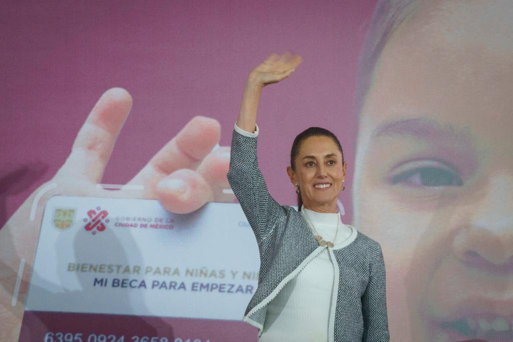 Sheinbaum promete becas a estudiantes de escuelas públicas en todo el país