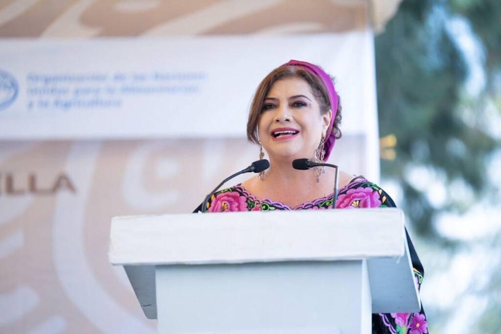 Llama Clara Brugada a romper barreras que impiden el desarrollo de las mujeres empresarias