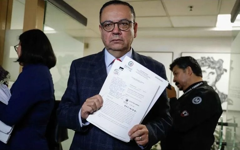 Senador Germán Martínez niega plagio en su tesis de licenciatura