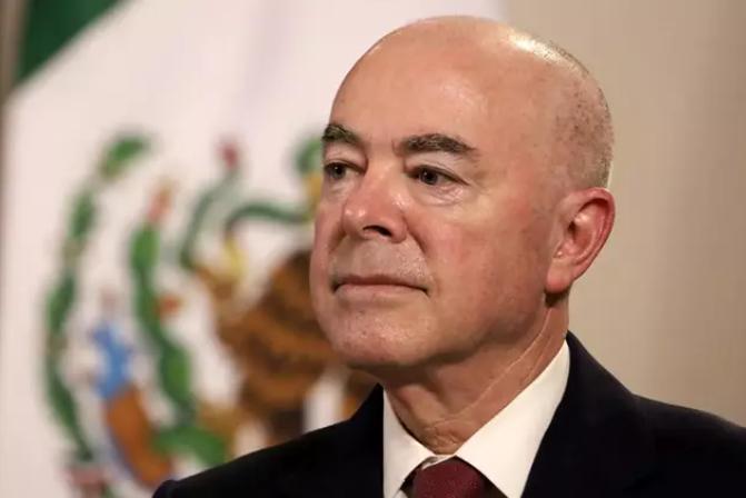 No hay cambio en la política migratoria de Estados Unidos, adelanta Mayorkas