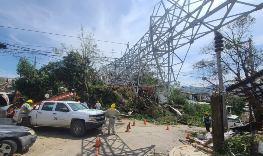 CFE restablece electricidad a la mitad de los afectados por el huracán ‘Otis’