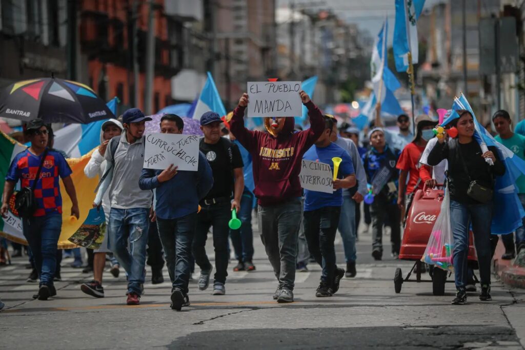 Crisis política en Guatemala detiene llegada de migrantes a México