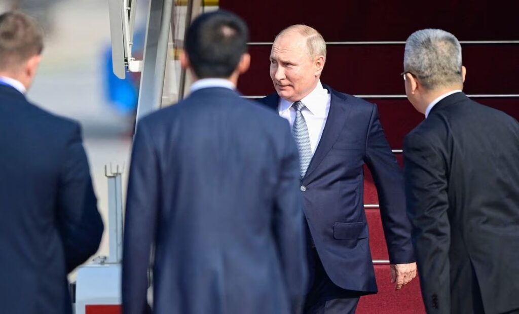 Vladimir Putin llega a China para reunirse con Xi Jinping