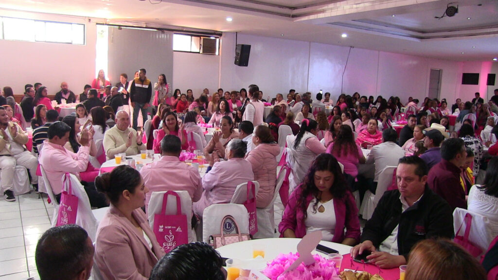 ‘Café Rosa’ con más de 400 personas en El Salto