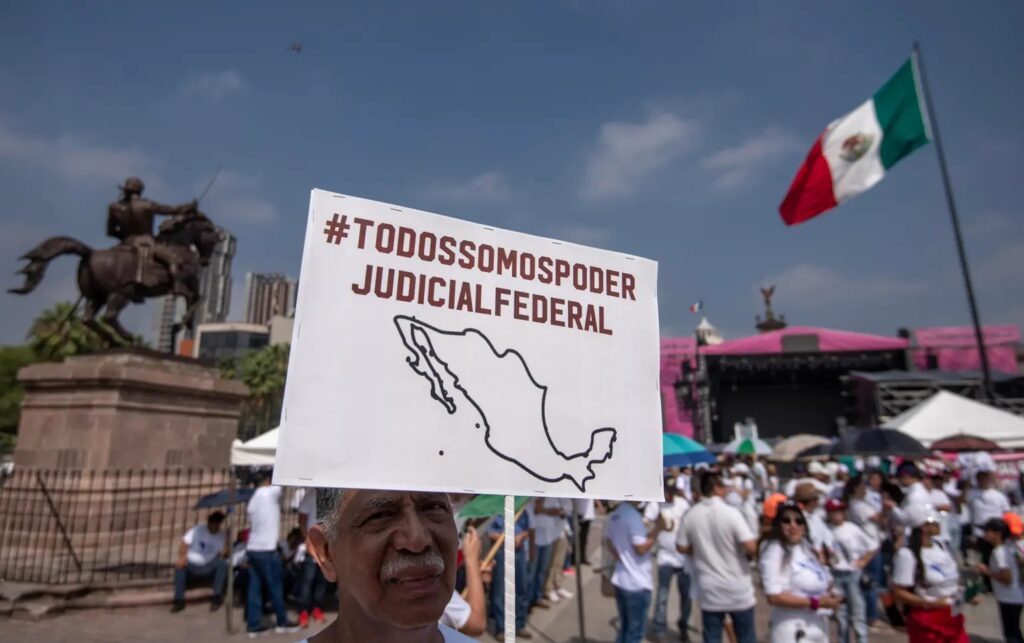 Marchan en 20 ciudades contra extinción de fideicomisos del Poder Judicial