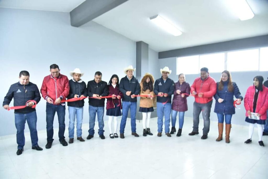 Entrega aula nueva en primaria de San Esteban