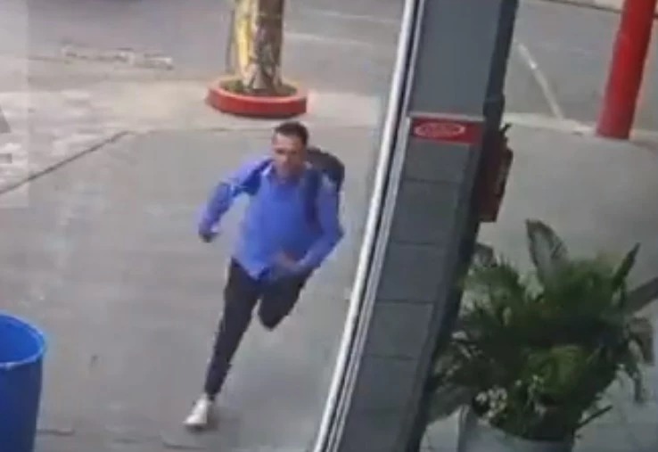 Corrió porque iba tarde para el trabajo, lo confundieron con un ladrón y terminaron golpeándolo