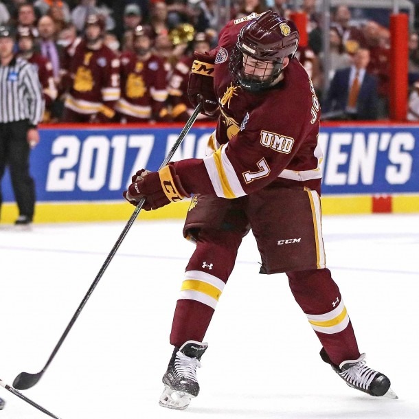 Investigan la muerte de jugador de Hockey