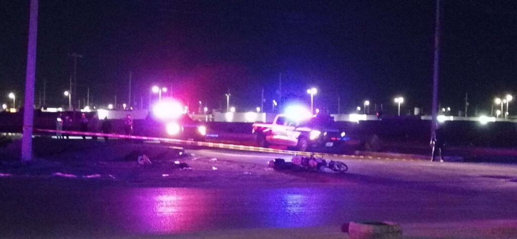 Sicarios ejecutan a un hombre a bordo de su motocicleta en calles de Juárez