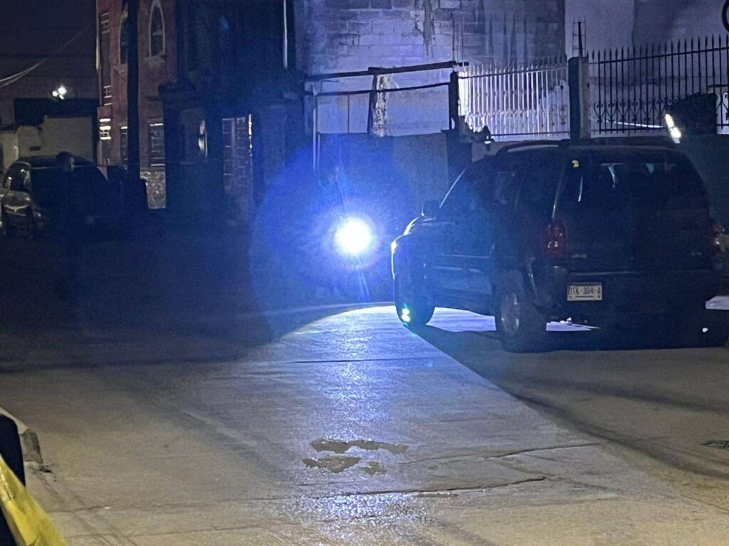 Tras persecución en calles de Juárez, atacan a balazos a una pareja