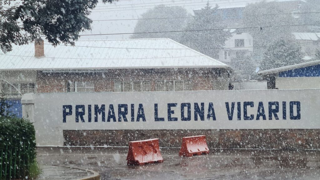 Autoridades educativas no se pronuncian ante bajas temperaturas