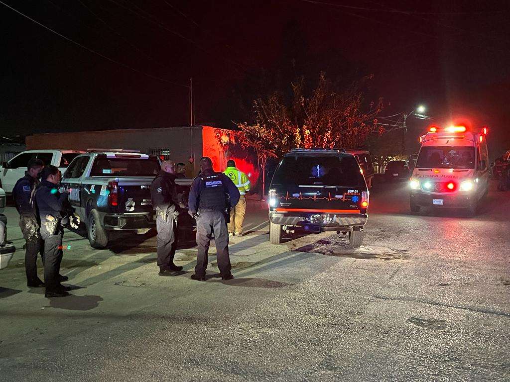 La suben a vehículo y la dejan navajeada en la calle