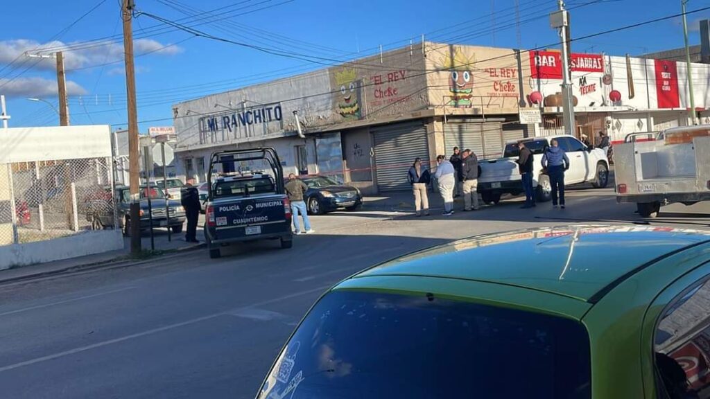 Lo matan afuera de un bar en el centro de Cuauhtémoc; tenía abundante sangre en el cuerpo