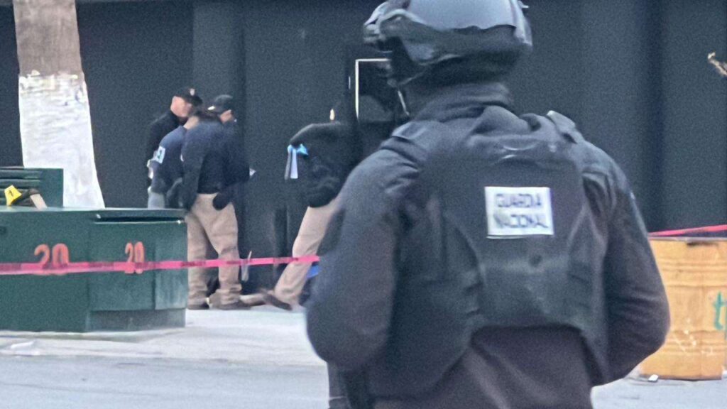 Asesinan a balazos a un hombre afuera de un bar en Juárez; el lugar trabajaba fuera de horario