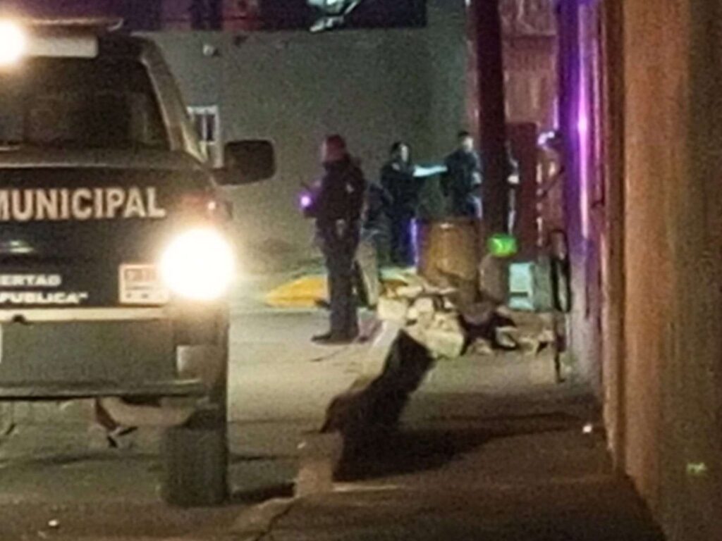 Acribillan a una pareja en calles de Juárez; la mujer murió y el hombre quedó lesionado
