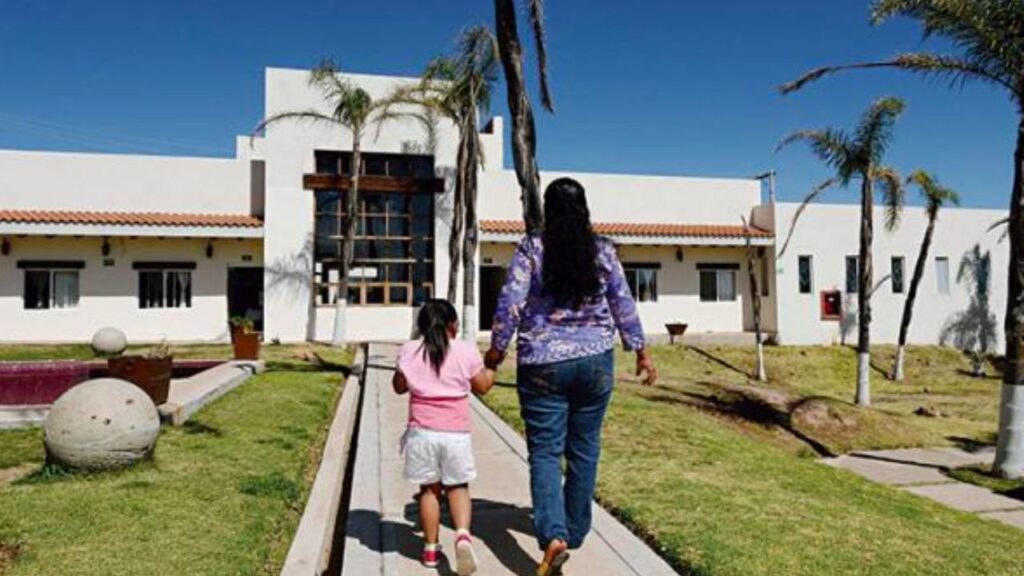 Mansiones que se quiten a corruptos se conviertan en Refugio para Mujeres: Esteban
