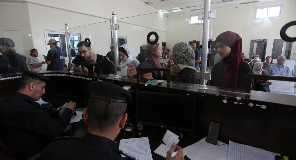 Más extranjeros logran salir de la Franja de Gaza a través del Paso de Rafah