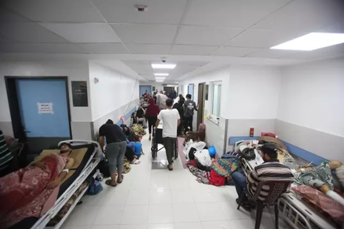 Ejército de Israel detiene al director del hospital Al Shifa durante evacuación