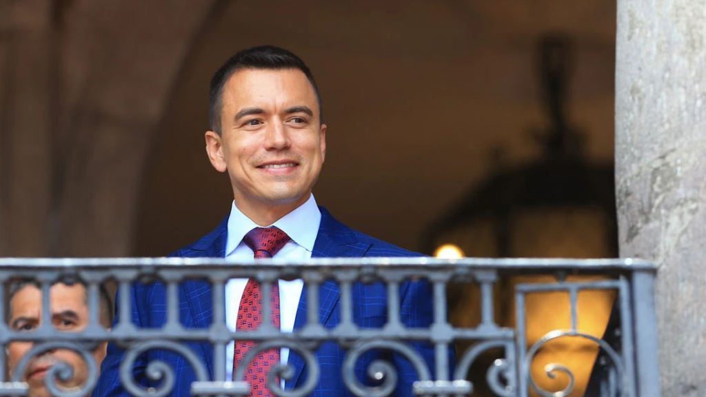 Daniel Noboa asume la presidencia de Ecuador por un año y medio