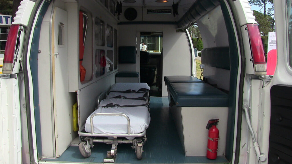Entregan equipo para ambulancia de PC