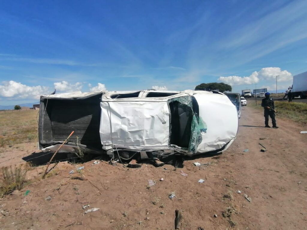 Trágicas volteretas de veloz vehículo