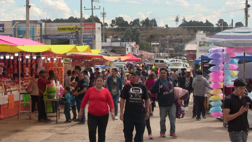 Miles personas visitan el panteón municipal