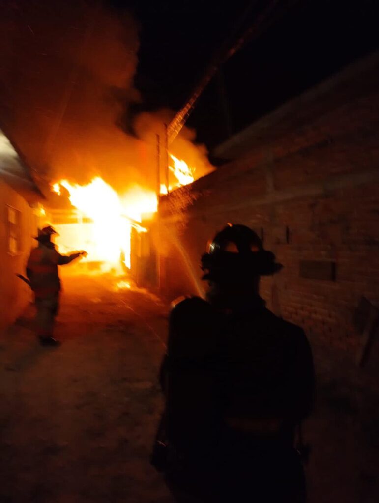 Voraz incendio acaba con humilde vivienda (video)