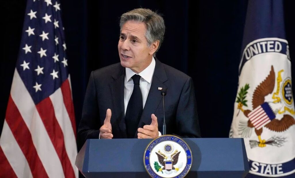Blinken llega por sorpresa a Irak para evitar que conflicto Israel-Hamás se expanda