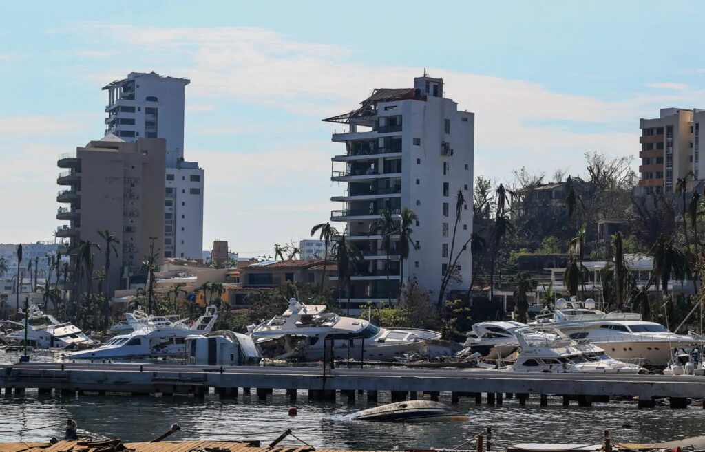 AMLO y empresarios acuerdan reactivación parcial de hoteles en Acapulco el 15 de diciembre