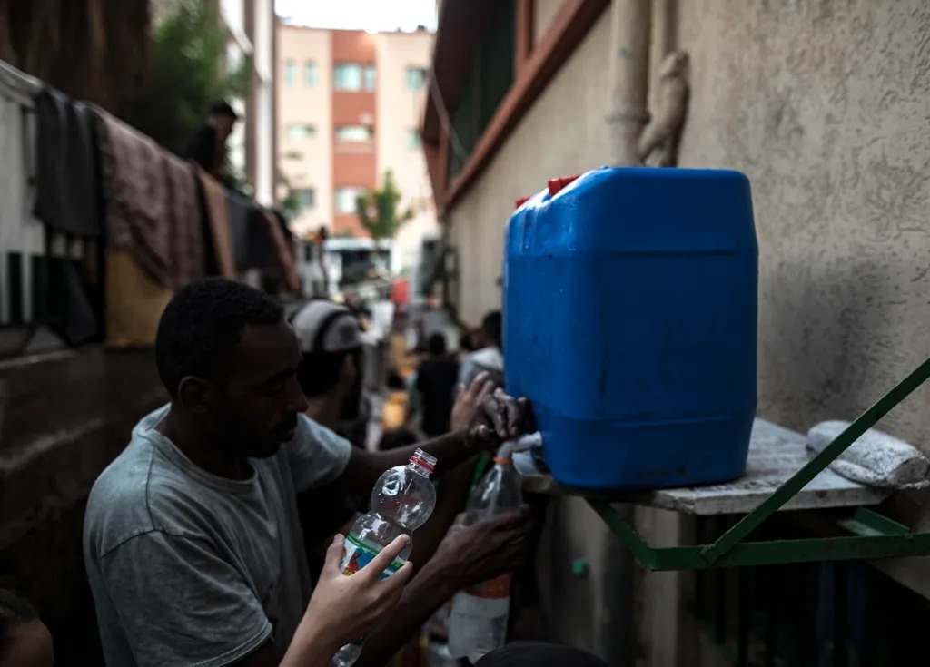 Agua potable que entra a Gaza abastece solo al 4% de la población