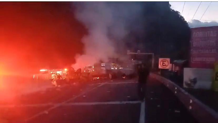 Video del camión cargado de carne que arde