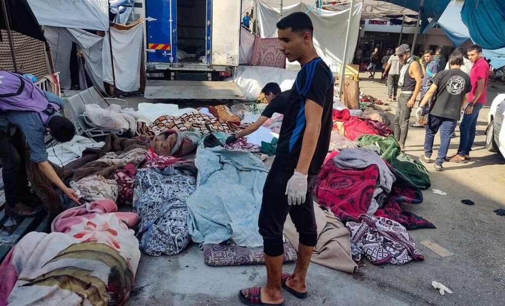 Bombardeo en escuela de Gaza deja 50 muertos