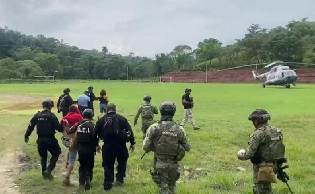 Catean 10 casas de seguridad y hallan restos humanos en operativo en Oaxaca