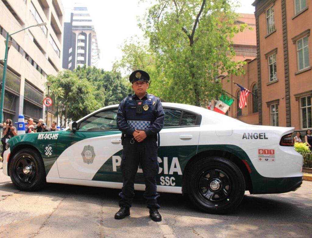 ¡De milagro! Personal de la SSC ayuda en parto de una mujer en la calle