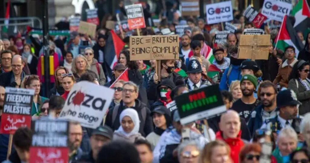 Miles pro-palestina salen a las calles de Londres para pedir un alto al fuego