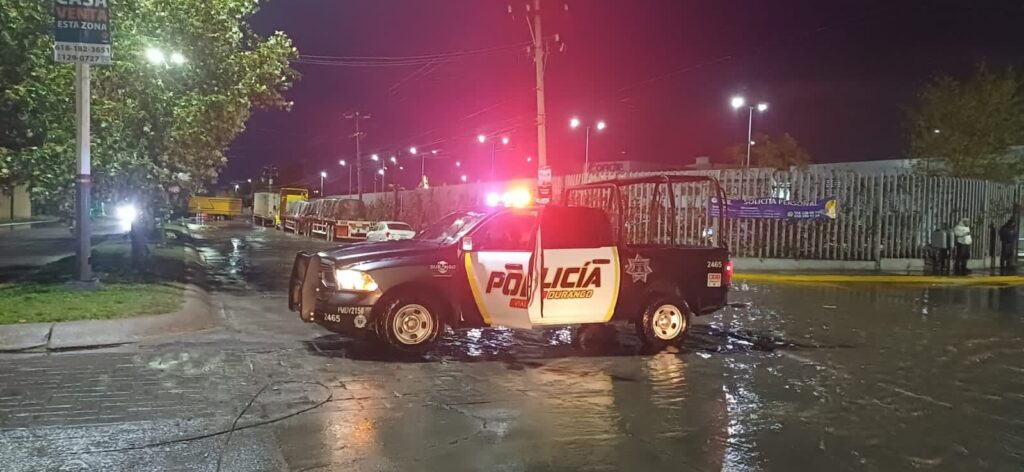 Ante pavimiento mojado piden precaución al manejar